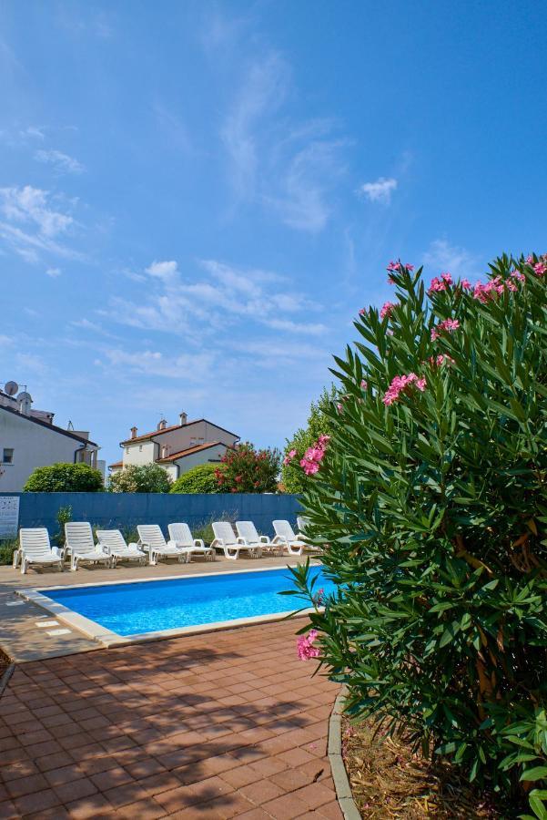 Cittanova Boutique Apartment Con Piscina Новиград Экстерьер фото